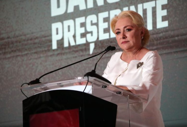 Aseară a învins democrația. Viorica Dăncilă a stat 3 ore în fața presei, Iohannis a luat pauză după 45 de minute de discuții cu oamenii de casă