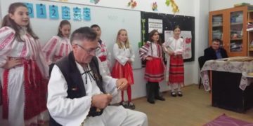 La Școala Șelaru a avut loc o lecție inedită de istorie pe linguri de lemn