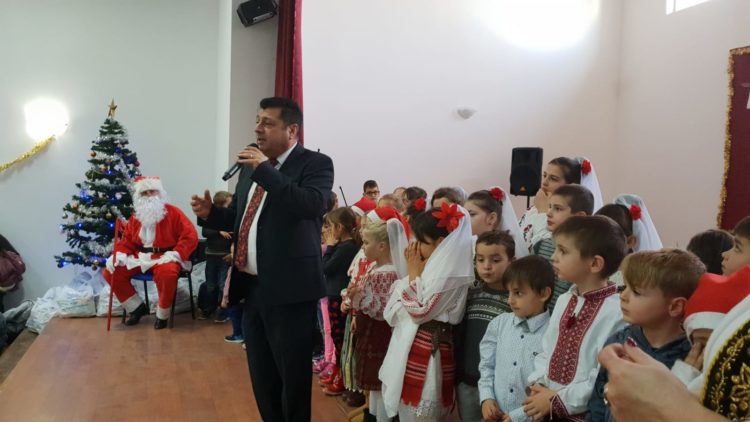 MAGIA CRĂCIUNULUI LA PETREȘTI – GALERIE FOTO