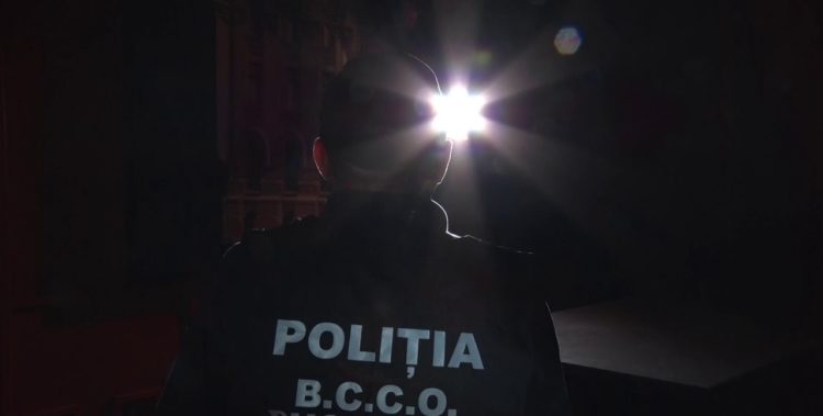 DESCINDERI DE AMPLOARE, LA TRAFICANȚII DE DROGURI DIN DÂMBOVIȚA