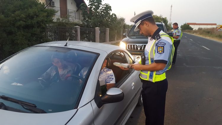 Peste 800 de infracțiuni constatate și 571 de permise de conducere reținute în 24 de ore