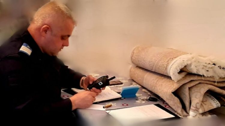 Seturi de cuțite și covoare, confiscate de jandarmi!