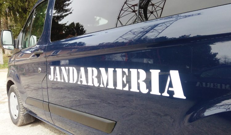 Agresor imobilizat de doi jandarmi aflați în timpul liber!