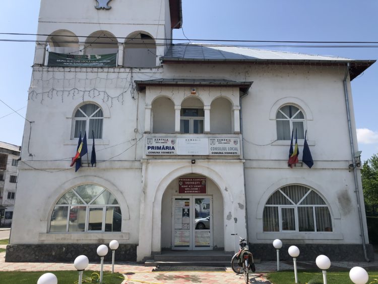 Primăria Voineşti îi ajută pe localnici să-şi declare veniturile la ANAF!