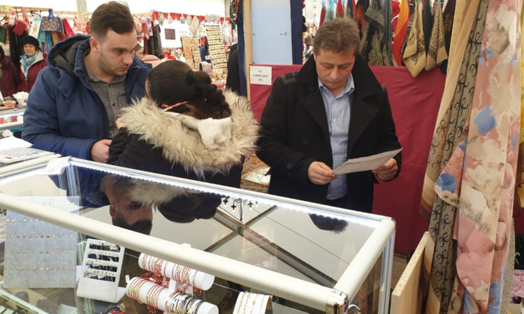 Polițiștii dâmbovițeni verifică piețele de Mărțișor!