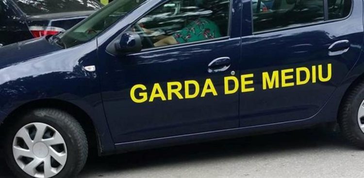 Un vânzător de piese auto second hand amendat de Garda de Mediu!