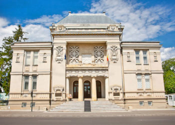 “Finețuri la casele târgoviștenilor” este expoziția ce poate fi vizitată gratuit la Muzeul de Istorie din Târgoviște!