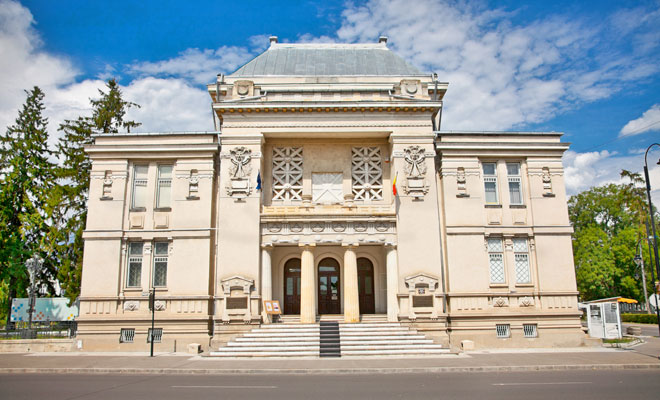 “Finețuri la casele târgoviștenilor” este expoziția ce poate fi vizitată gratuit la Muzeul de Istorie din Târgoviște!