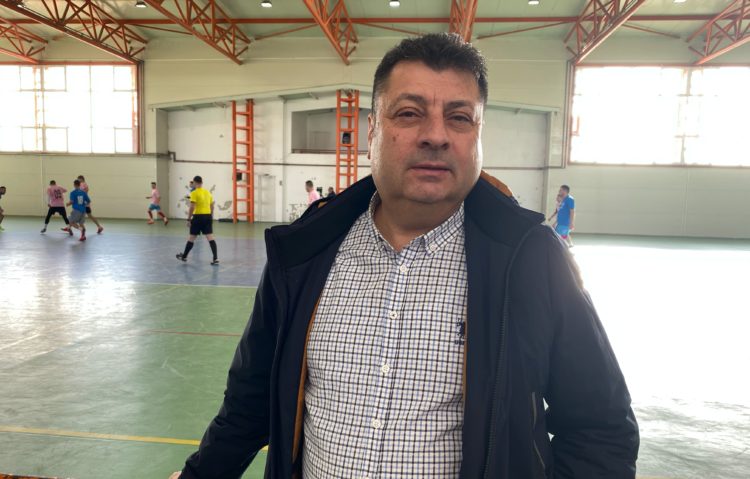 PUTERNICUL CAMPIONAT DE FOTBAL ÎN SALĂ – ORGANIZAT DE PRIMĂRIA PETREȘTI – S-A ÎNCHEIAT CU VICTORIA ECHIPEI ”CARTIER MOV GĂEȘTI”