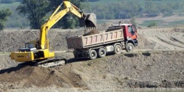 Polițiștii au depistat doi bărbați în timp ce desfășurau activități de extragere a agregatelor minerale!