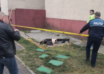 Poliţiştii au identificat femeia care s-a aruncat de pe bloc!