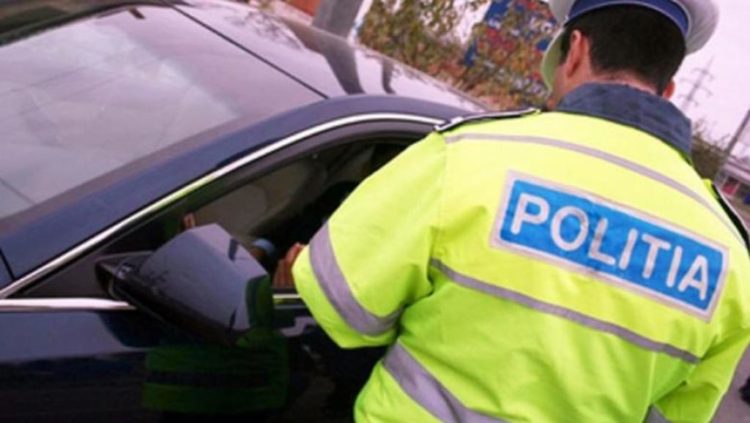 Un minor de 16 ani a fost depistat de polițiști în timp ce conducea un autoturism!