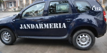 O mașină a jandarmeriei  a fost lovită de un șofer neatent!