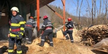 Incendiu la o fabrică de peleți din localitatea Vulcana de Sus!