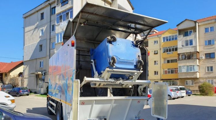 Supercom a început o acţiune de dezinfectarea a pubelelor!