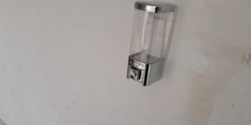 Un tânăr de 19 ani este cercetat penal de poliţişti pentru furtul unui recipient cu dezinfectant!