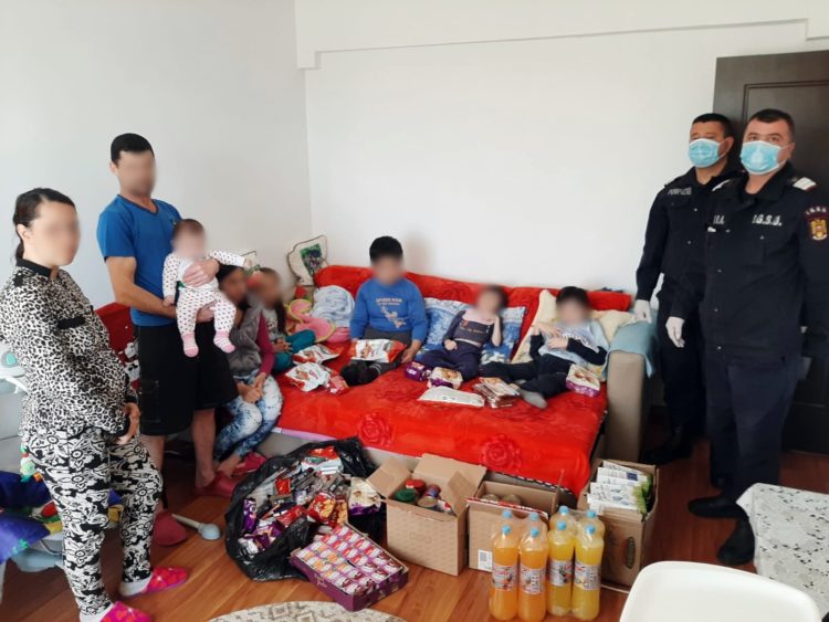Trei familii din Dâmbovița au fost ajutate în acest an de pompierii de la departamentul Târgoviște!