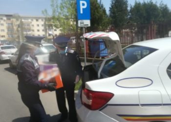 Polițiștii au ajutat două centre sociale din Târgoviște!