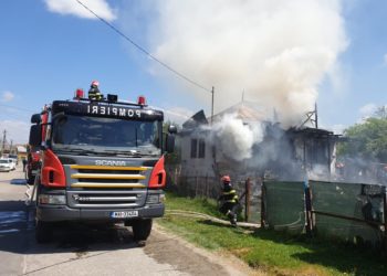 Incendiu puternic la o casă din comuna Brănești!