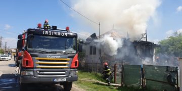 Incendiu puternic la o casă din comuna Brănești!