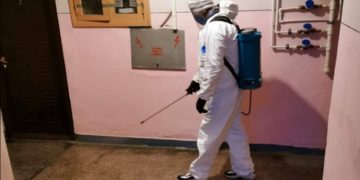 Primăria Târgoviște continuă dezinfectarea scărilor de bloc din oraș!