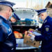 Polițiștii dâmbovițeni au oferit produse alimentare unei familii din Doicești!