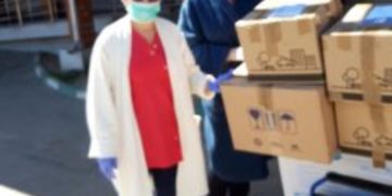 Cadrele didactice s-au alăturat inițiativei unei asociații de a strânge bani pentru echipamente medicale!