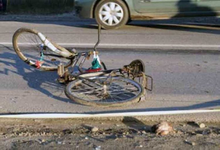 Un tânăr s-a ales cu dosar penal dupa ce a căzut cu bicicleta pe drum!