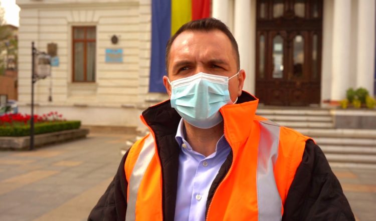 Mâine începe distribuirea de măști și de mănuși la Târgoviște!