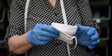 Firma eMAG a donat peste 4 milioane de măşti pentru medicii de familie!