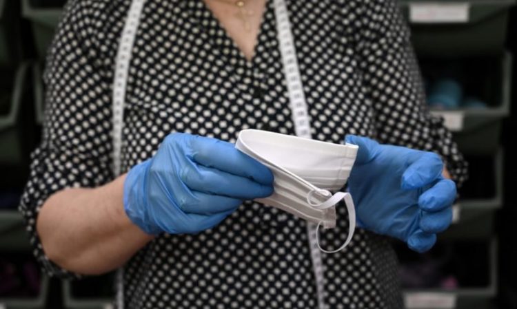 Firma eMAG a donat peste 4 milioane de măşti pentru medicii de familie!