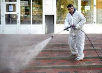 ÎN ATENȚIA CELOR CARE FOLOSESC HYPOCLORIT! – Organizaţia Mondială a Sănătăţii avertizează: stropitul străzilor cu soluţie de hipoclorit de sodiu e periculos pentru om.