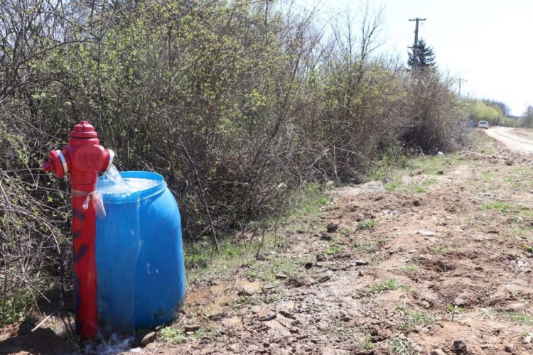 Începe distribuţia de apă potabilă pe noua reţea de alimentare din cartierul Ţuicani!
