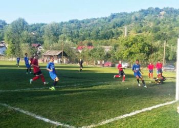 Jucătorii Bradului Moroeni se oferă voluntari pentru oamenii din comună care se află în dificultate!