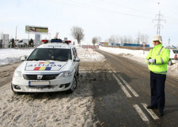 Polițiștii de la rutieră le recomandă șoferilor să conducă prudent!