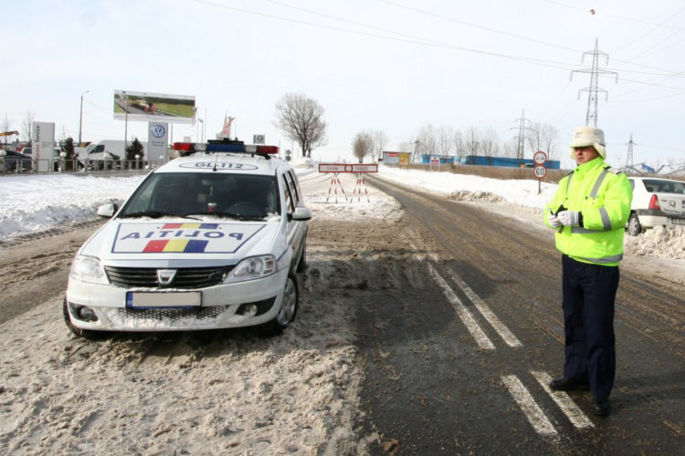 Polițiștii de la rutieră le recomandă șoferilor să conducă prudent!
