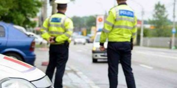 Doi bărbați au fost prinși în timp ce conduceau fără permis și sub influența alcoolului!