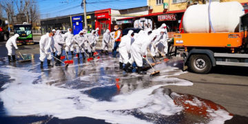 Se continuă acțiunea de spălare a străzilor din Municipiul Târgoviște!