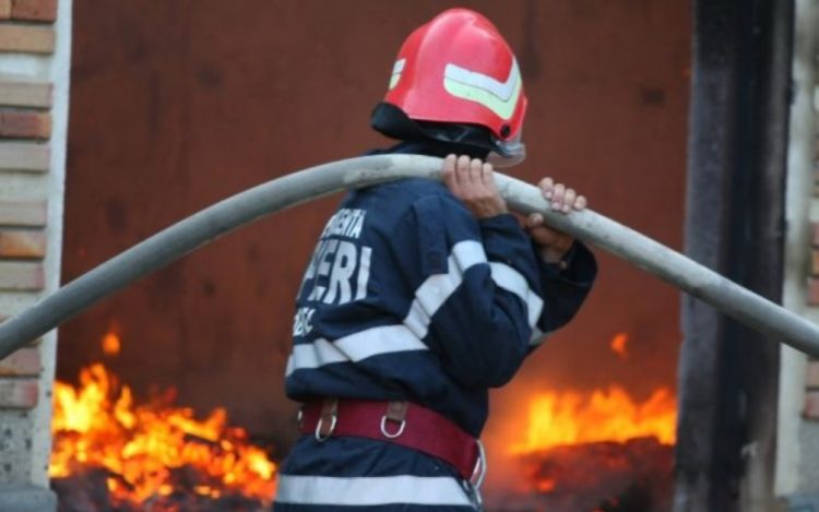 Incendiu la o anexă gospodărească din comuna Bărbulețu!