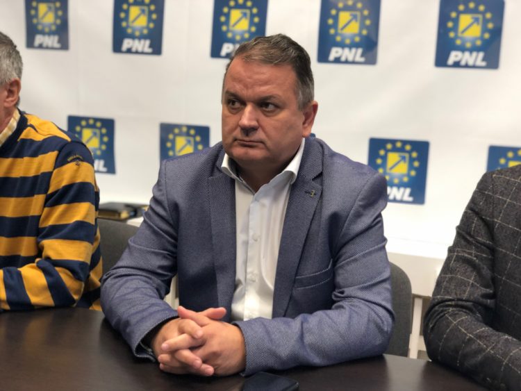 ȘOC! IN PLINĂ PANDEMIE ȘI STARE DE URGENȚĂ PREȘEDINTELE PNL DÂMBOVIȚA – VIRGIL GURAN A FACUT CHEF CU LĂUTARI LA UN RESTAURANT! VEZI UNDE S-A ÎNTÂMPLAT MONSTRUOZITATEA ȘI CINE A PARTICIPAT!