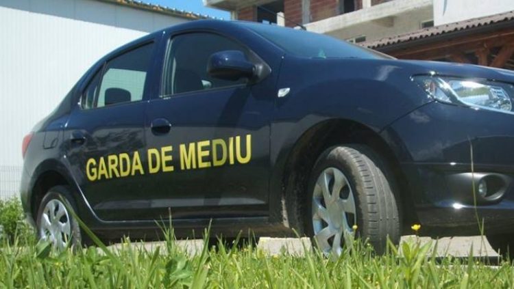 A început confiscarea mașinilor care depozitează ilegal deșeuri!