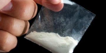 Doi tineri au fost prinși cu droguri!