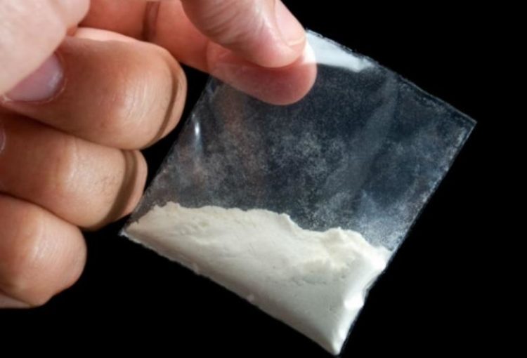 Doi tineri au fost prinși cu droguri!