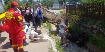 O fetiță de 9 ani și un bătrân au ajuns la spital după ce s-au răsturnat cu căruța!