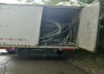 Un bărbat a fost prins de către polițiști cu peste 4 tone de aluminiu pe raza localității Moroeni!
