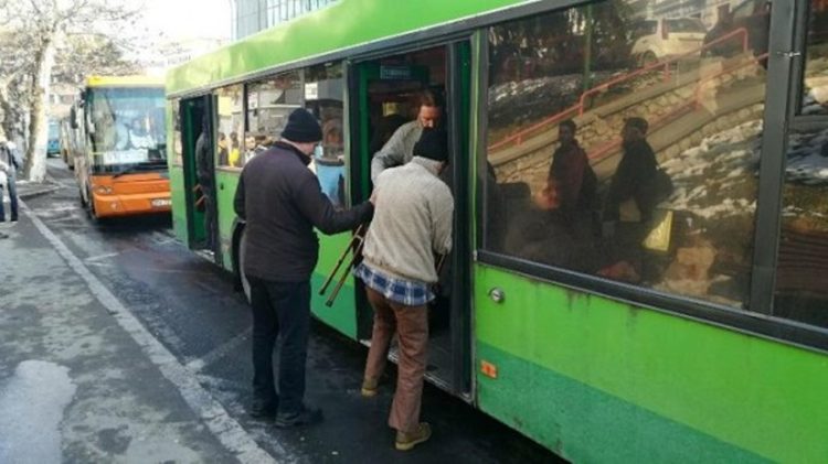 Transportatorii de persoane au fost amendați pentru că nu au respectat măsurile de protecție COVID-19!