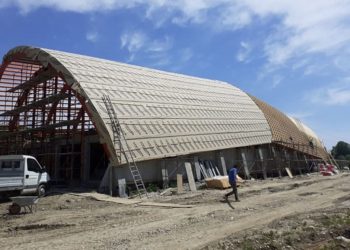 Bazinul de înot de la Moreni prinde contur!