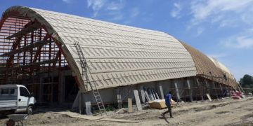 Bazinul de înot de la Moreni prinde contur!