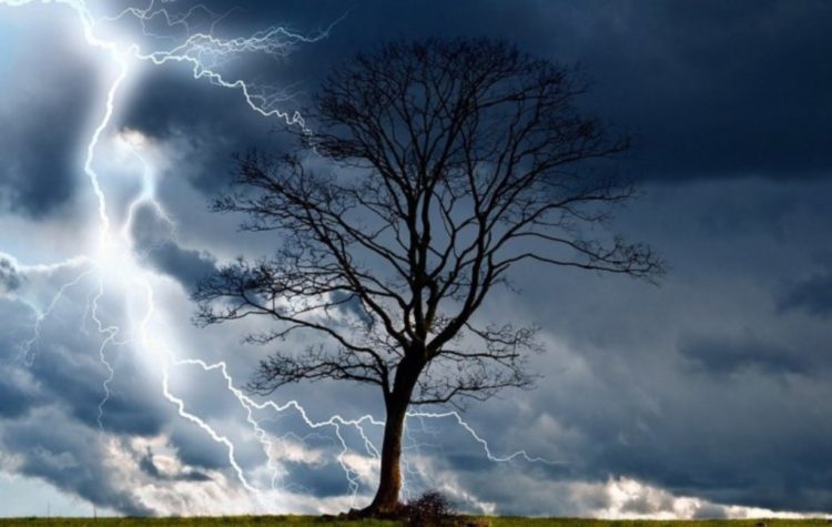 Timp de trei zile vor fi furtuni în județul Dâmbovița!