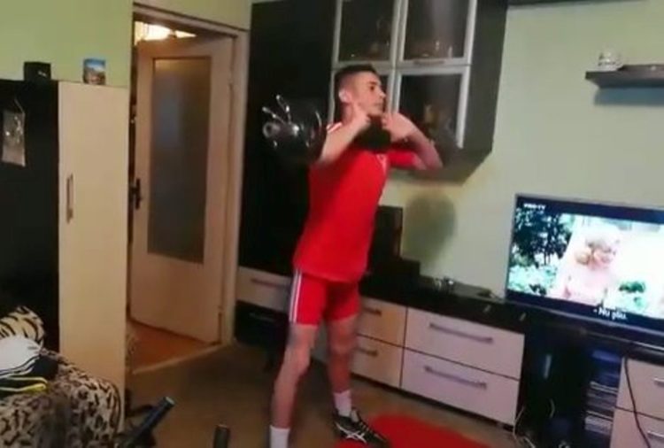 Luptătorii Clubului Sportiv Târgoviște se antrenează după un program bine stabilit!